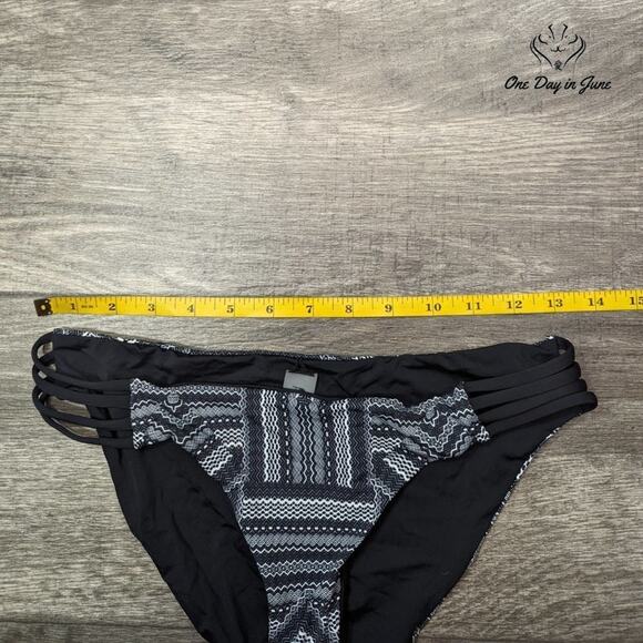 TiniBikini Strappy Side Bikini Bottom Size M - Picture 3 of 4